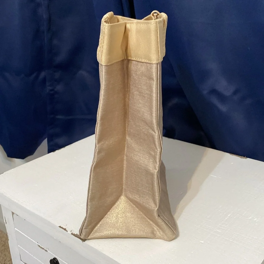 Thirty one bags small essential tote Gold Metallic snowflake NWT retired bag - Picture 5 of 10